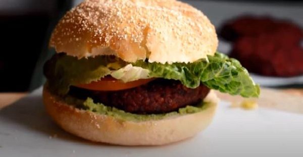  recetas crudiveganas con deshidratador. Hamburguesa de remolacha y garbanzos